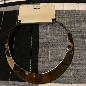 Gold tone necklace ,classy ,elegant and sturdy!